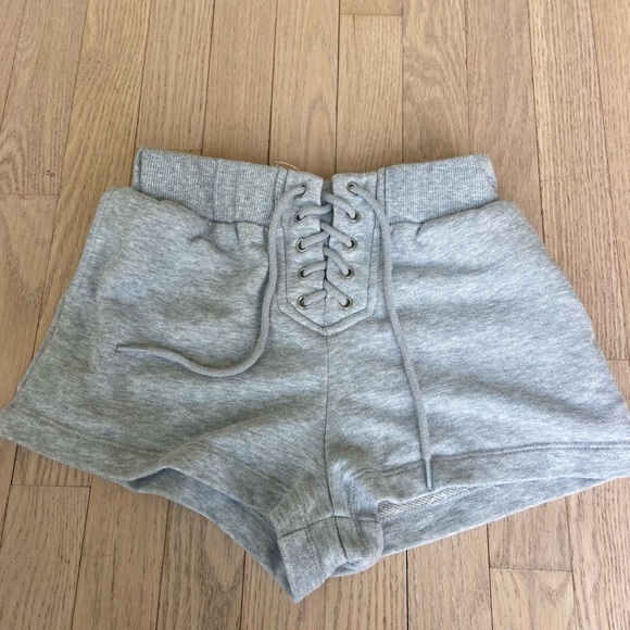Comfy gray shorts - Picture 3 of 3